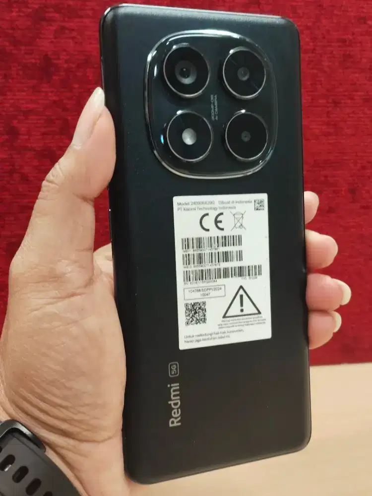 Redmi Note 14 Pro 5G ram 12/512 mulus no minus
Layar curved  hp csan