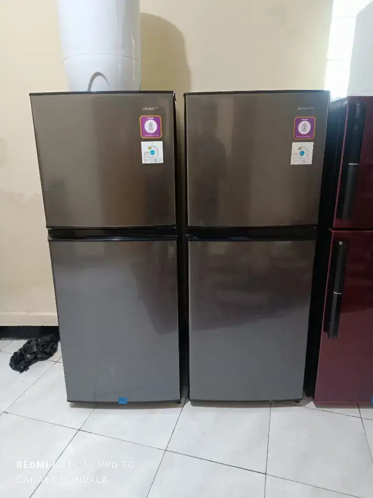 Sharp sj-236 kulkas dua pintu low wat 220 liter like new