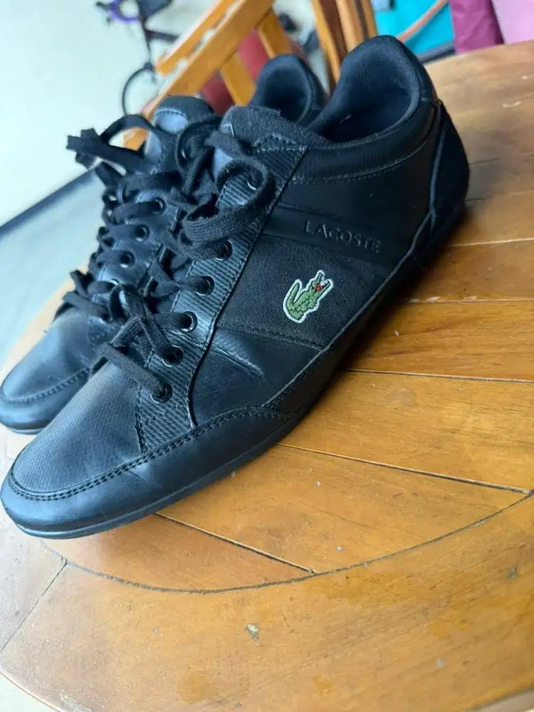 Sepatu Merek  Lacoste