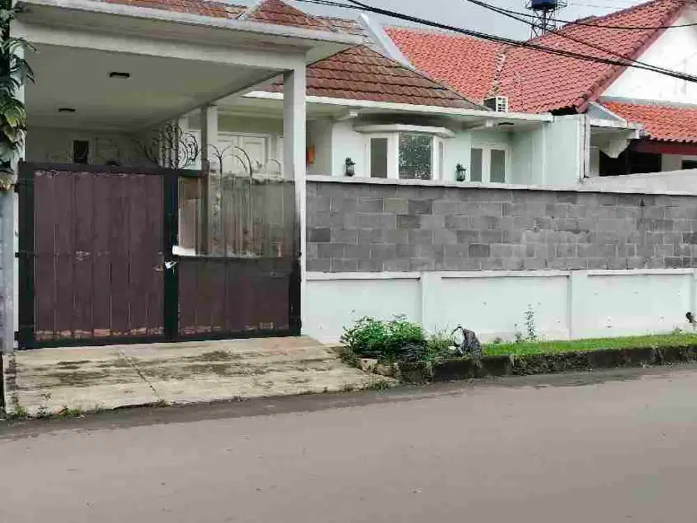 DISEWAKAN RUMAH CANTIK DI JALAN UTAMA DI BUKIT CIMANGGU CITY (BCC), COCOK UNTUK KANTOR, TEMPAT TINGGAL DAN USAHA, TANAH SEREAL, BOGOR