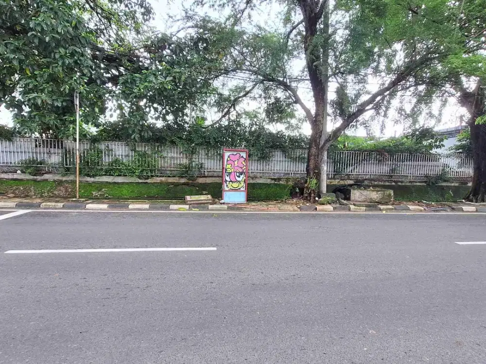 Lahan Luas Jarang Ada – Disewakan di Kebon Jeruk