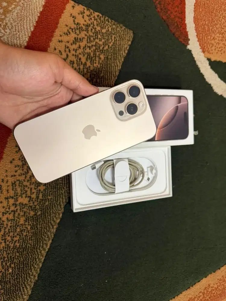 Dijual iphone 16 pro max 256 gb ibox desert titanium bh 93%