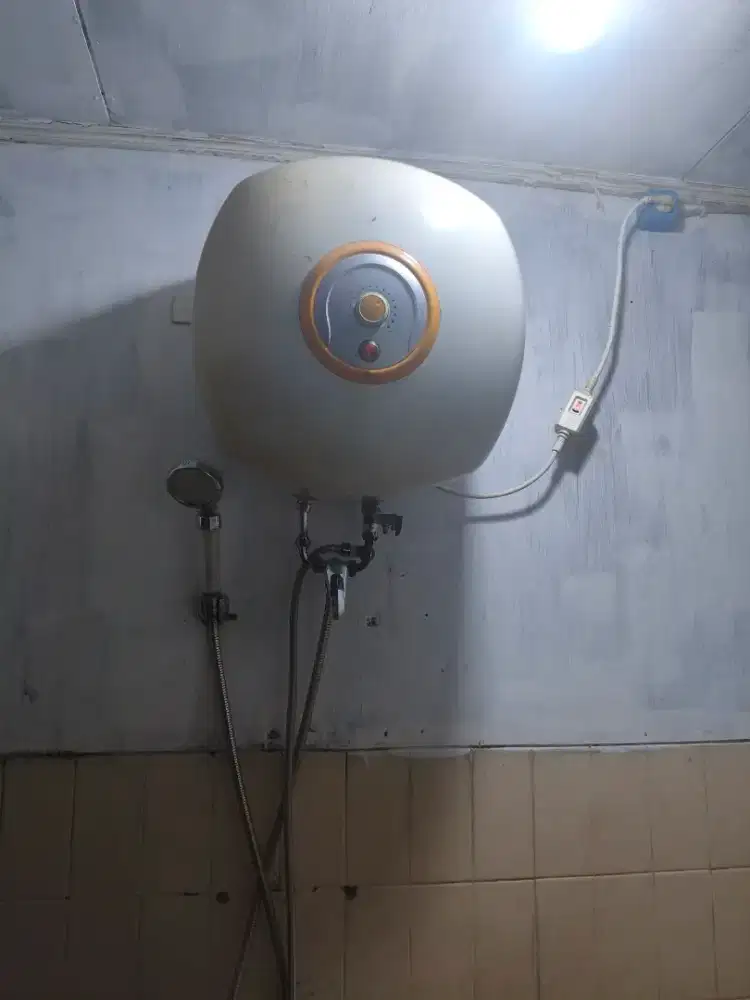 Waterhiter merk ferroli 30 liter jual butuh Krn