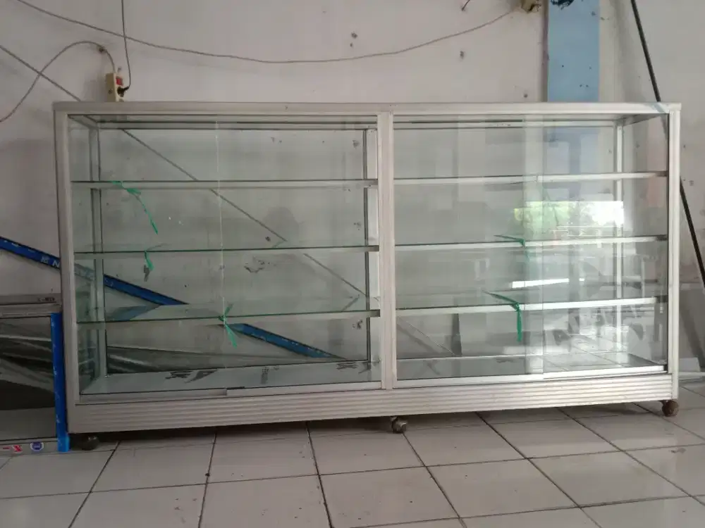 Kaca etalase second