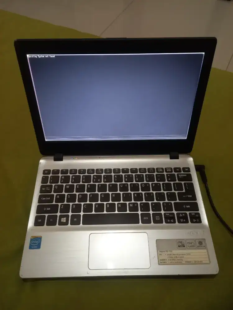 Netbook Acer Aspire V5 intel celeron ada minus dibaca