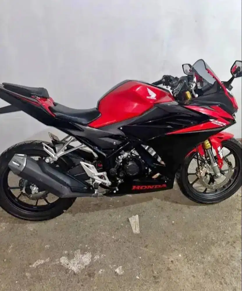 Jual CBR 150 THN 2023 harga 22jt nego KM rendah 5700 motor nominus
