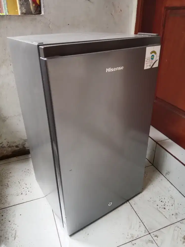 KULKAS MINI HISENSE 100LTR LIKE NEW