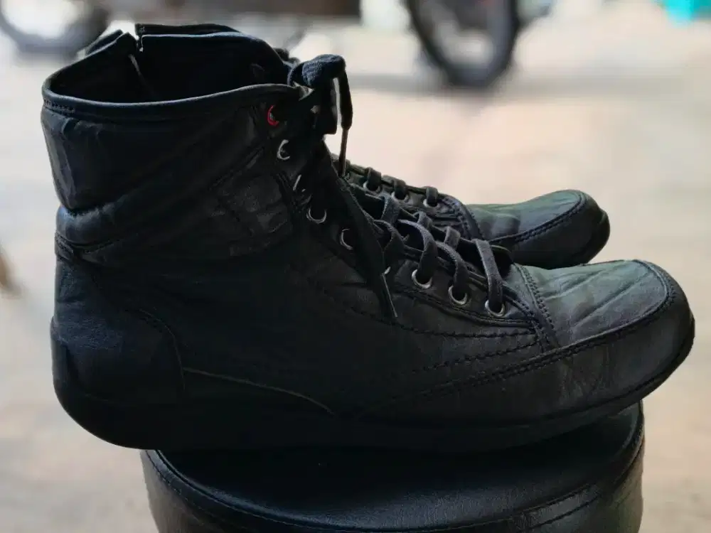 Sepatu boots Gino Mariani