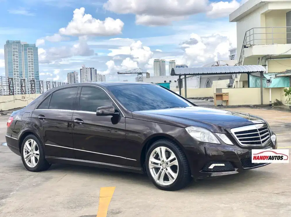 Benz E300 Avantgarde Panoramik Tahun 2010 Automatic Coklat Metalik