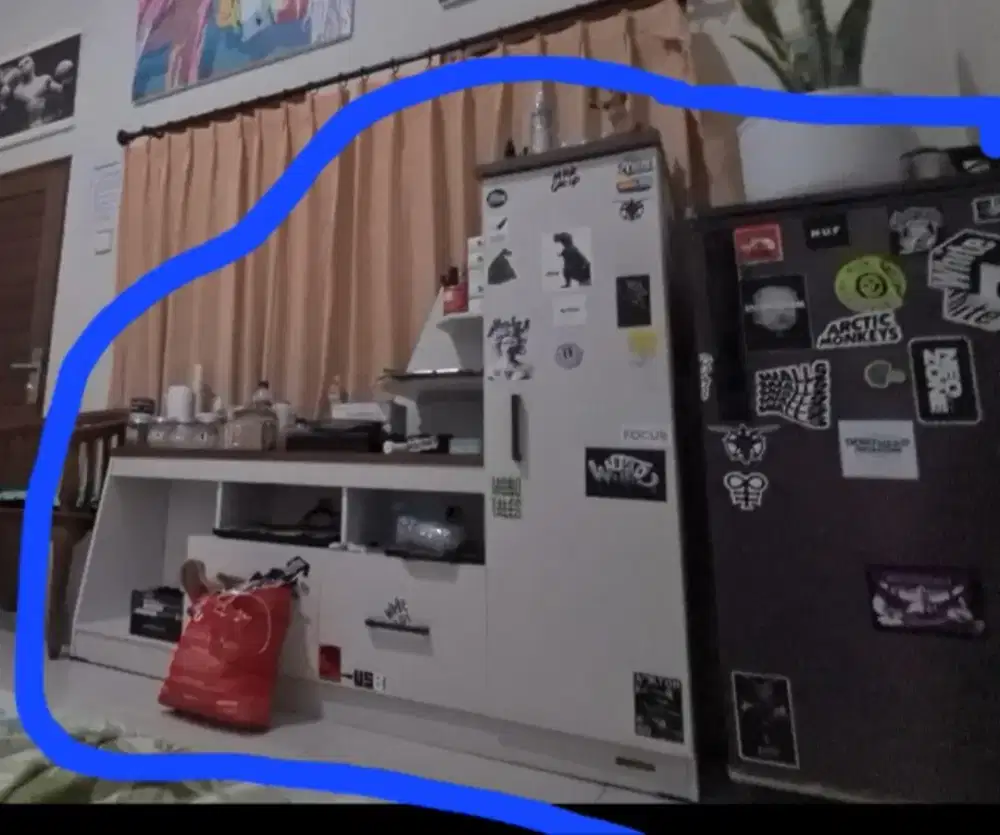 Lemari masih bagus, dan kulkas 1 pintu