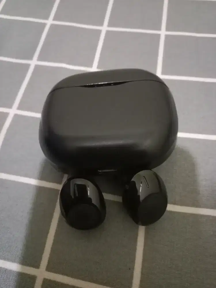Dijual airpod ORI,JBL TUNE 125 TWS COLOUR BLACK
