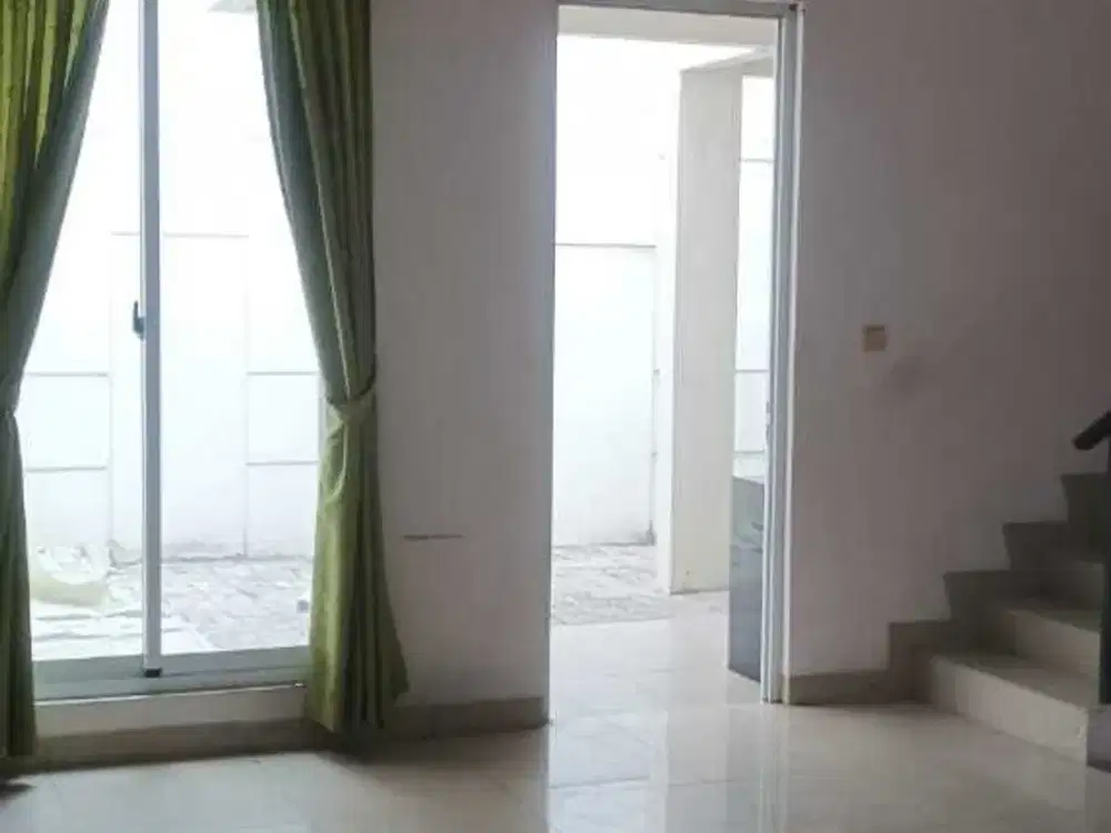 DISEWAKAN RUMAH GREEN LAKE CITY TANGERANG