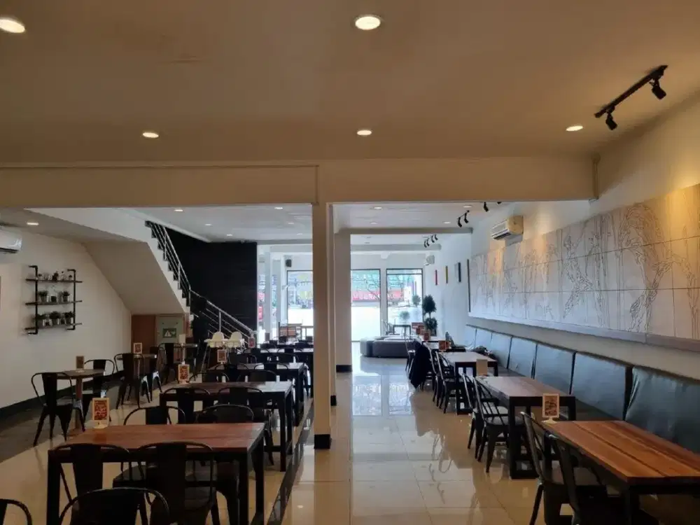 Bangunan 2 Lantai Ex. Cafe dan Resto di Jl. Surya Sumantri, Kota Bandung