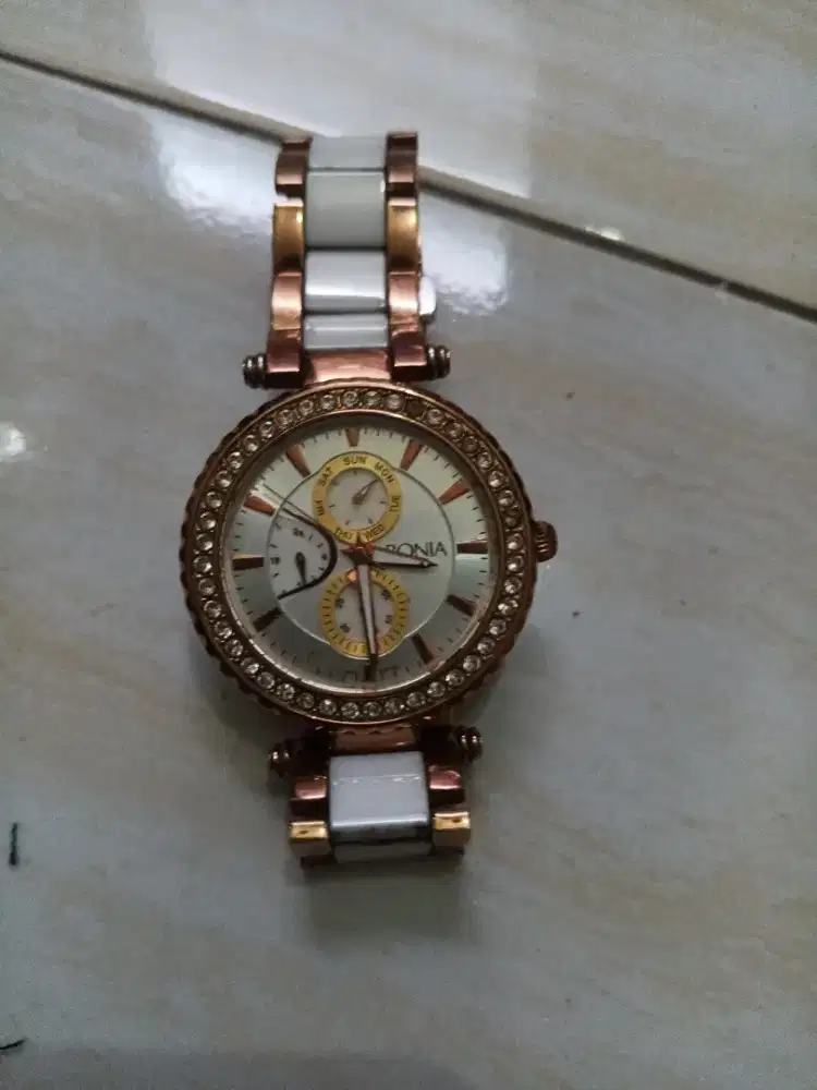 Jam tangan wanita bonia udah 15 tahun masih normal dan TDK luntur