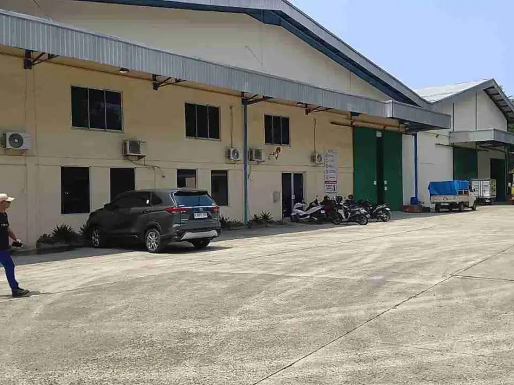 Disewakan kantor dan  2 gudang siap pakai 
lokasi strategis jl. Raya Bekasi  harapan jaya Bekasi Utara