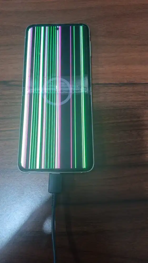 Hp samsung z fold 3 cuma lcd aja seperti di foto yg lain normal