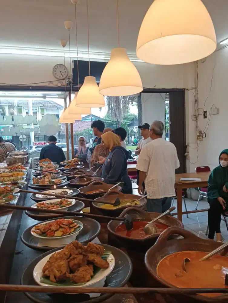 Dibutuhkan karyawan rumah makan Kapau.