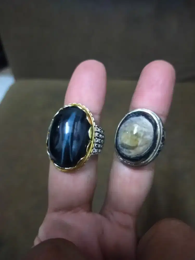 Batu cat eye dan galih kelor sakral