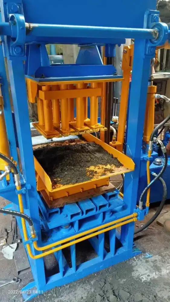 Mesin pres batako / paving block