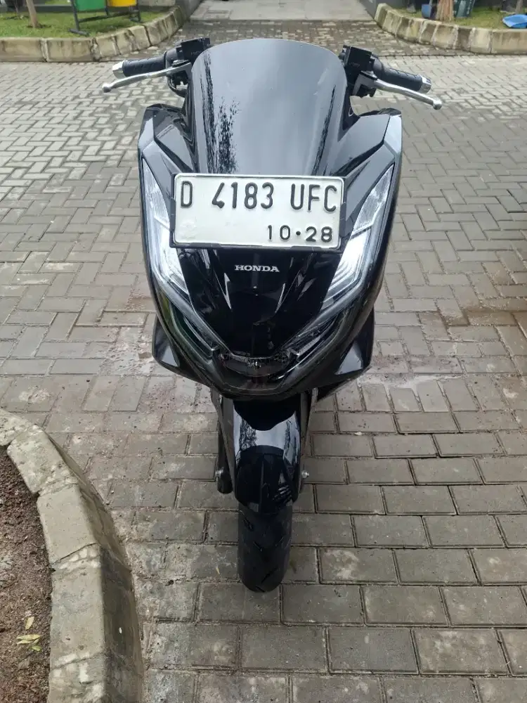 Honda pcx 2023 hitam