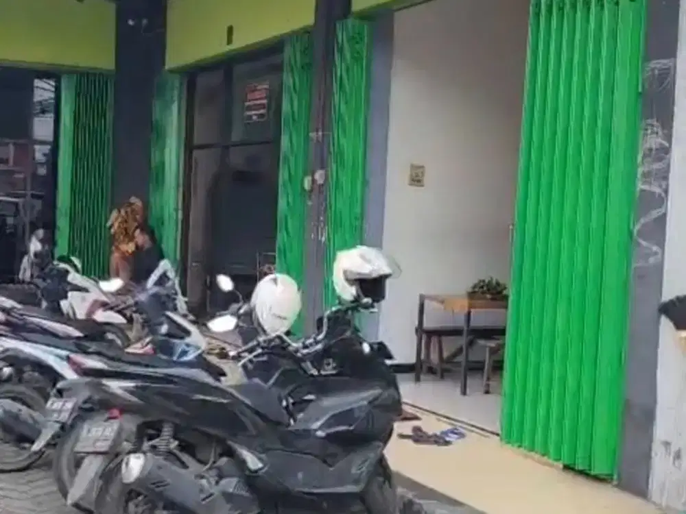 BU..dijual Segera !! 2 RUKO JUMBO digabung jadi satu (include alat-alat gym), saat ini masih aktif untuk fitness center, ramai pengunjung. Atap sudah