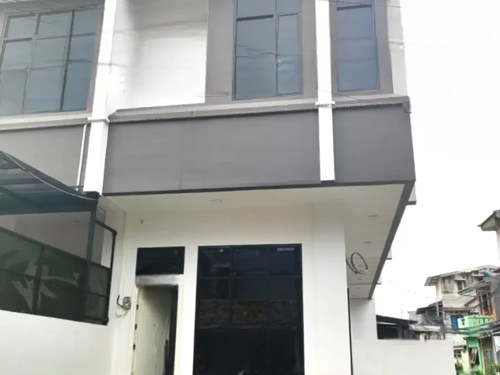 Rumah hoek 3lt luas 61m type 3KT Kemayoran Jakarta Pusat