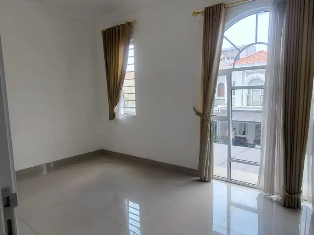 Hunian Nyaman Strategis Lebar 7 Cluster Laseine, Cakung, Jakarta Timur, 028