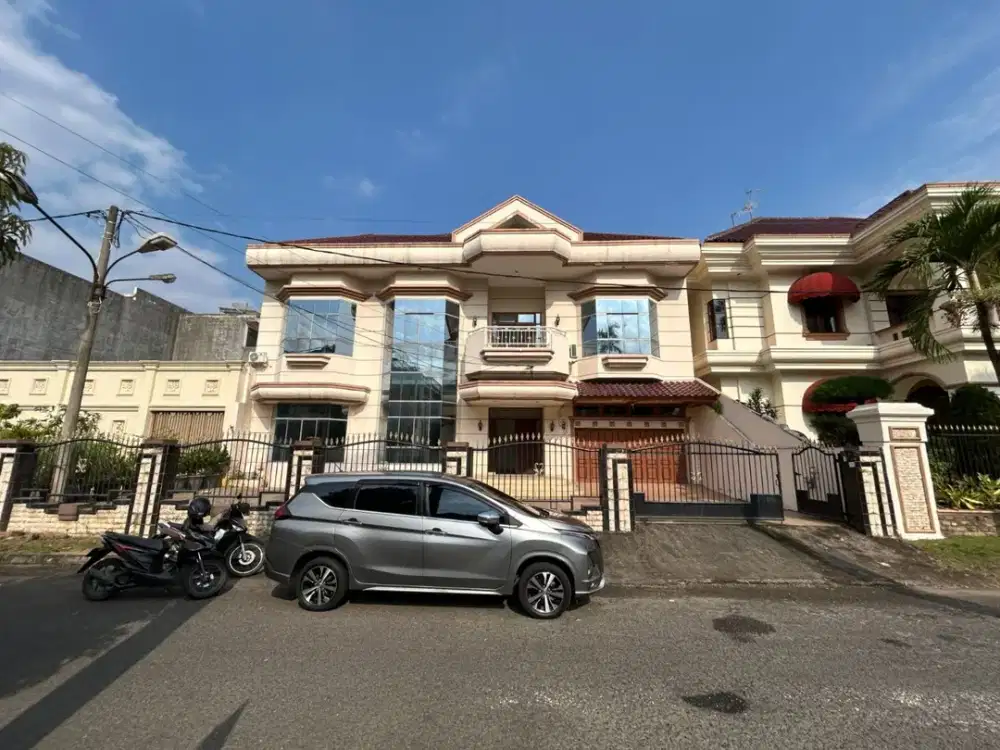Villa di Komplek Malibu Indah ( Boulevard )