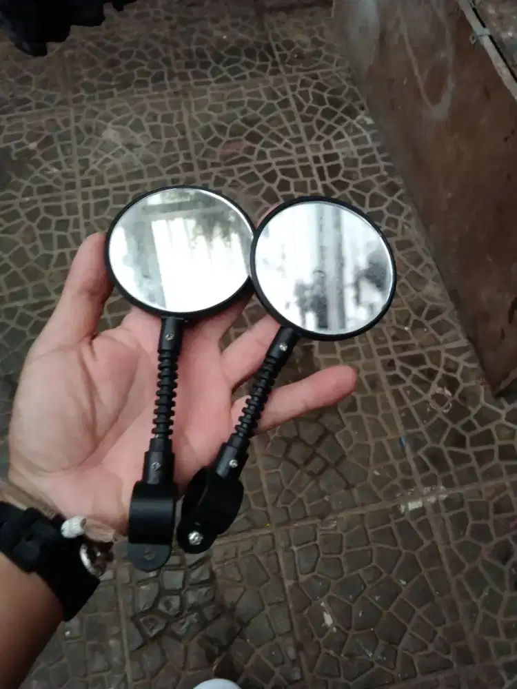 Sepasang spion sepeda