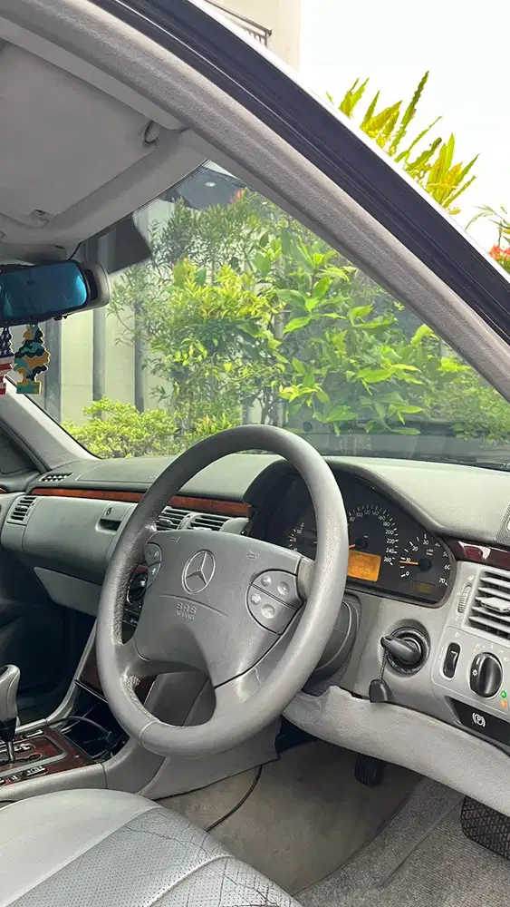 Mercedes-Benz E260 2002 Bensin