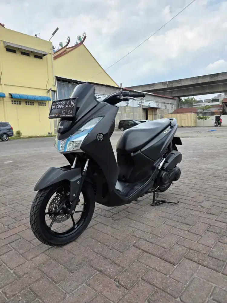 Yamaha Lexi Hitam 2019