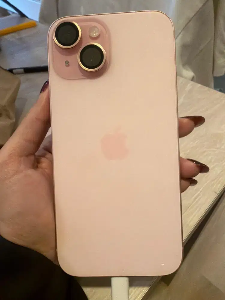 Jual cepat iphone 15 pink 128 gb