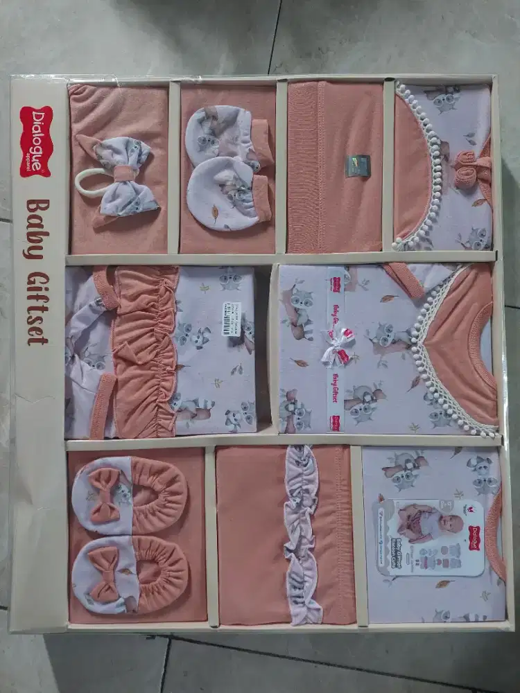Hampers baju Bayi Box 1 set isi 12