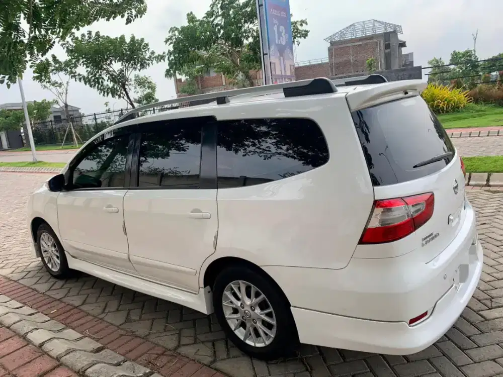 Jual cepat BU Nissan Grand Livina HWS AT 2014 Matic Putih mulus irit