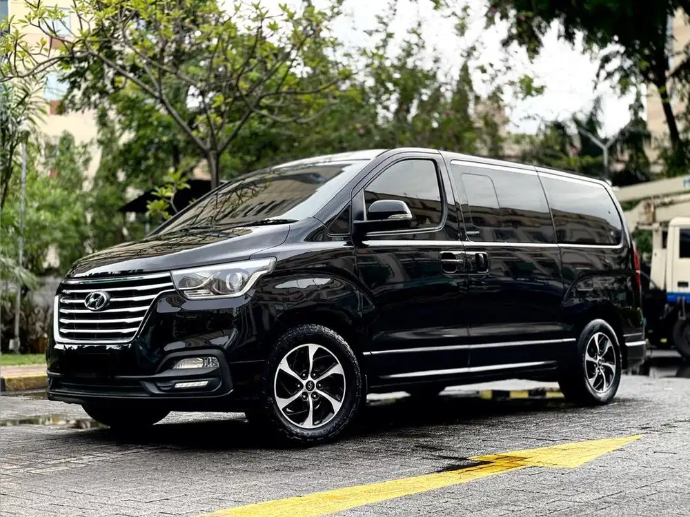 HYUNDAI H1 2.5 ROYALE AT DIESEL 2018 HITAM