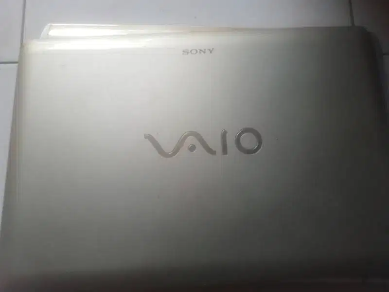 Sony Y Series VPCYB15AG Laptop Rusak Mesin Nyala plus tas laptop