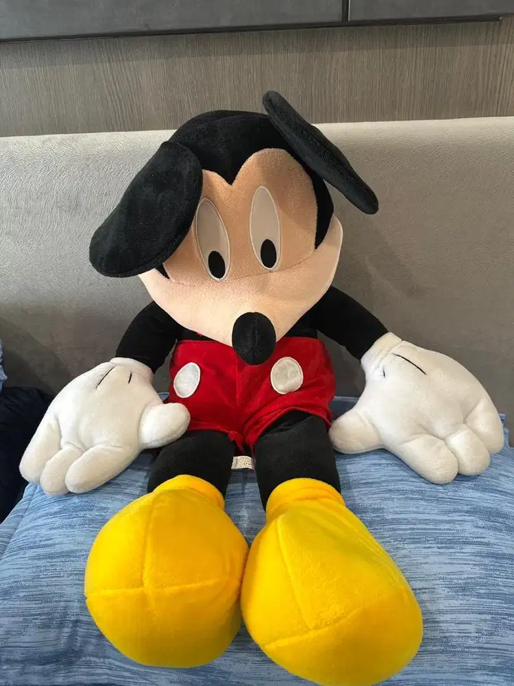 Boneka besar micky