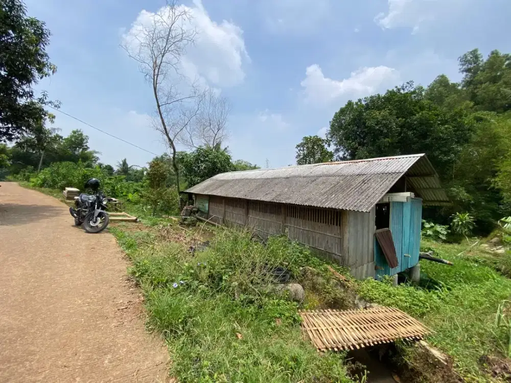 Dijual Murah Tanah + Kandang Kambing Ada Air Mengalir di Purwakarta