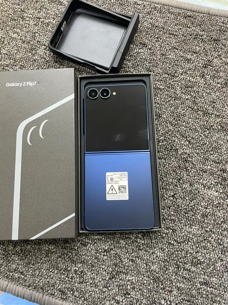 Samsung flip 7 12/256 super mulus garansi nov 2027