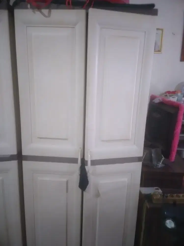 Lemari pakaian 2 pintu merk Olymplast