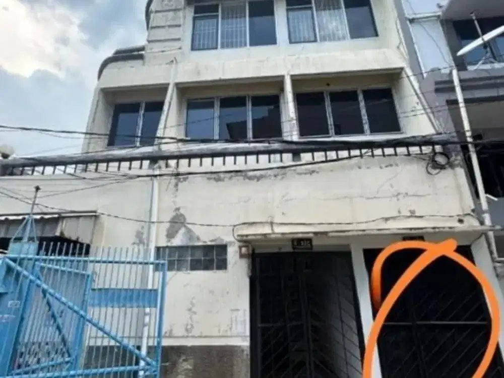 Murah !! DISEWAKAN RUMAH 4 LANTAI DI PADEMANGAN