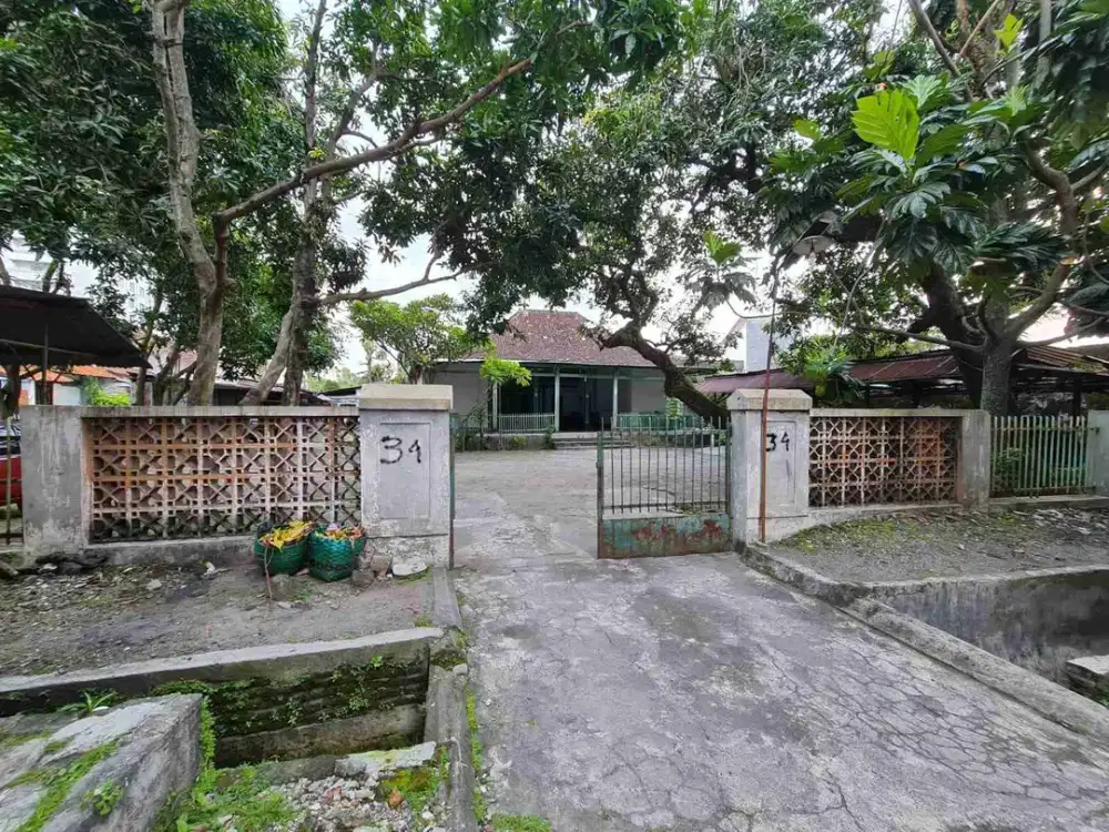 Tanah Strategis Dekat Jalan Gajah Mada Solo, terdapat Bangunan Joglo.