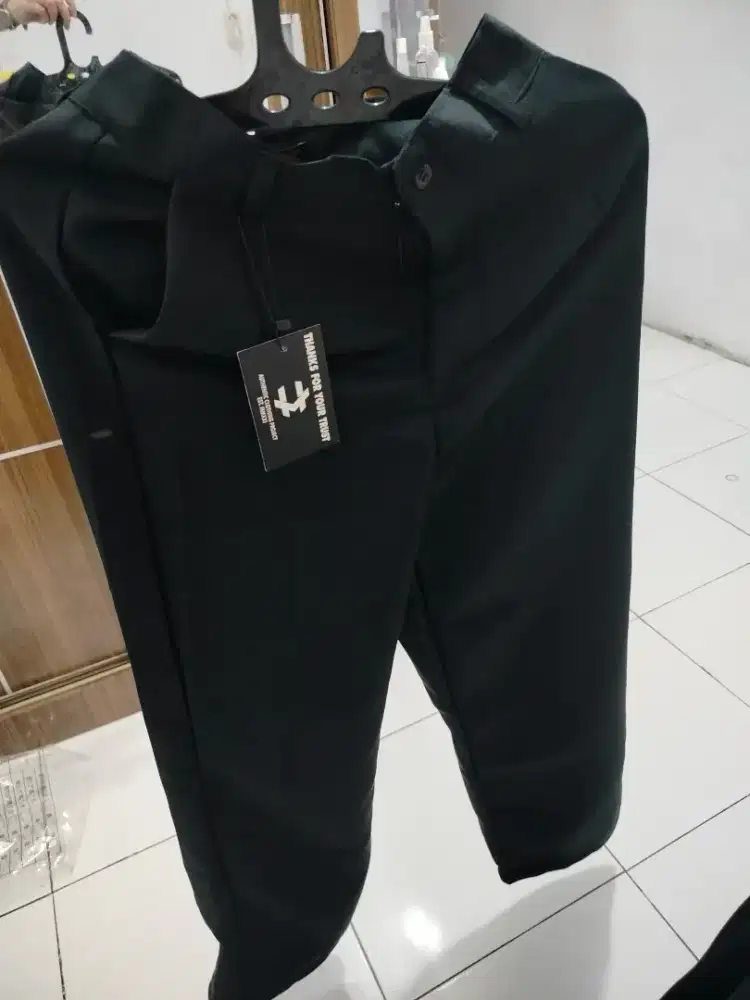 DIJUAL BUTUH CEPAT - CELANA PANJANG HITAM FORMAL