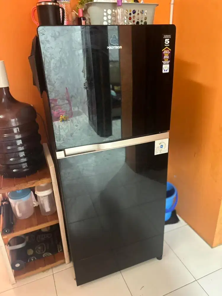 Kulkas 2 pintu polytron