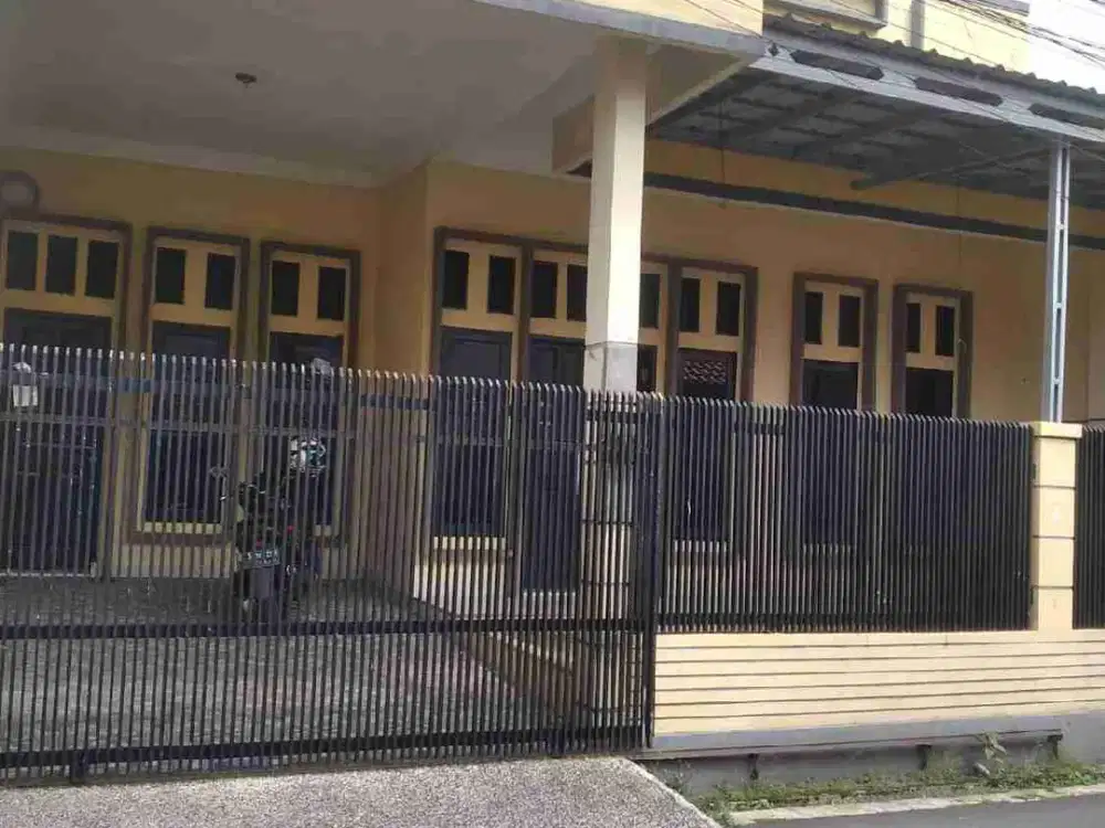 DISEWAKAN RUMAH LUAS DI MARGAHAYU RAYA METRO