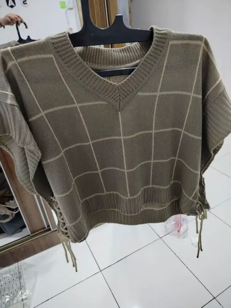 MUARA KNITSWEAR VEST ROMPI RAJUT MOTIF KOTAK KOTAK TALI SAMPING