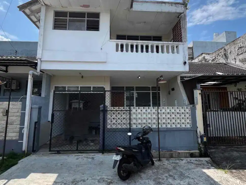 Rumah 2 lantai tengah kota di Sulfat Malang