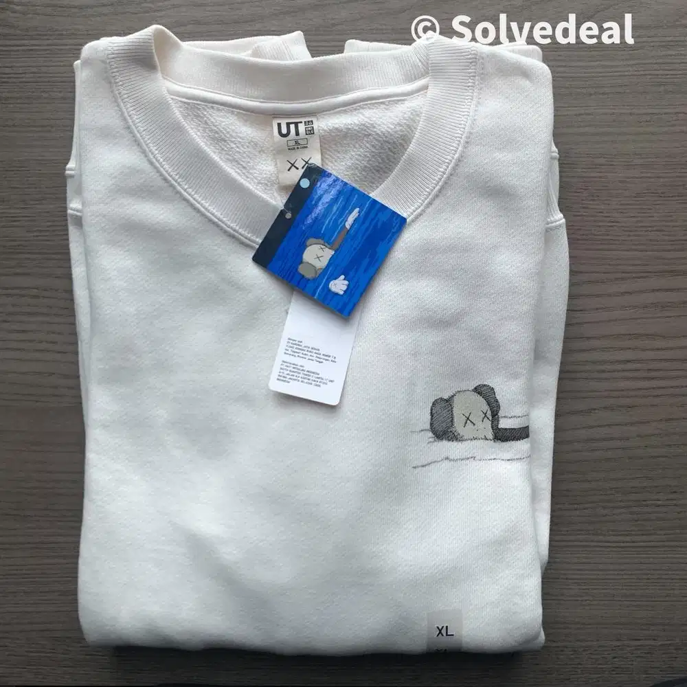 Sweater Uniqlo KAWS White – Kolektor Item
