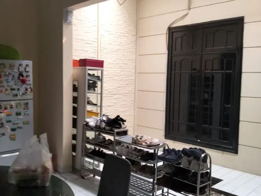 Dharmahusada indah dekat Galaxy Mall, kertajaya, araya