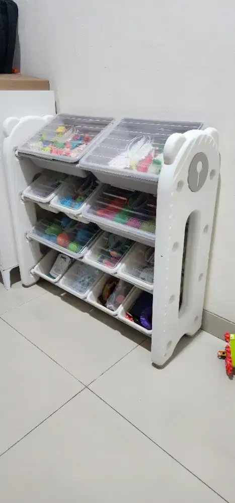 Rak mainan anak-anak kondisi 90%